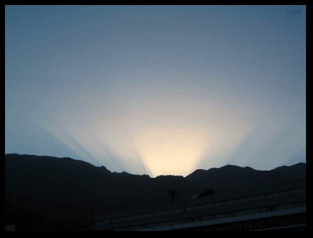 608x457 pixels (103K)